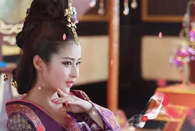 狐狸精女人:面相分析女人狐狸精