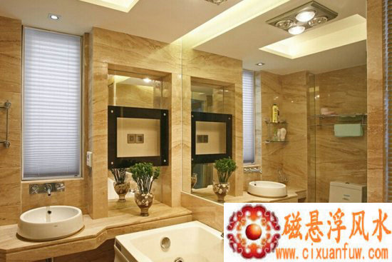 卫生间镜子的摆放