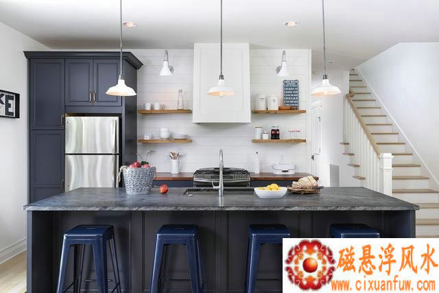 ��˾������Ӧ���ü����Ļ����б���䵭(�ڹ�Ӧ���еĹ�˾������Ӱ�������д��е����Ӹ�)