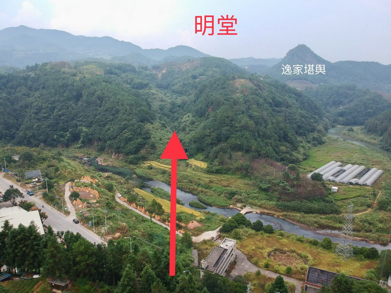 ��Ů��Т�ľӼ�װ�η�ˮ