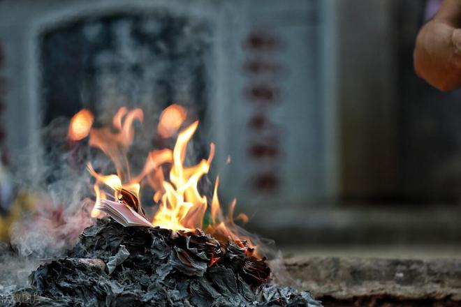 2025年10月15日十二星座运势查询 2025年10月15日十二星座运势查询