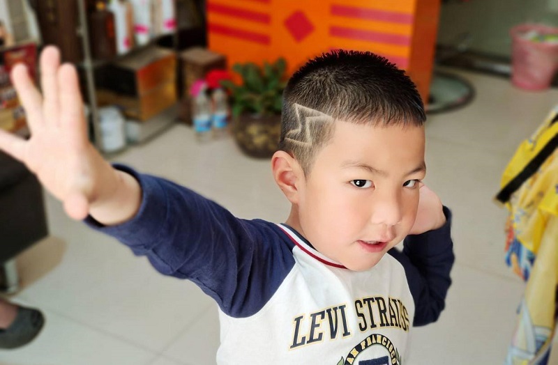 山水画的家居装饰价值 山水风水画挂家之优劣分析解析风水画在居家环境中的装饰意义 山水画的家居装饰价值 山水风水画挂家之优劣分析解析风水画在居家环境中的装饰意义