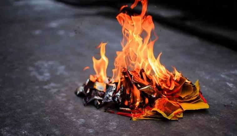 �ż��������Ӿ�ͷ���򱻽�����������