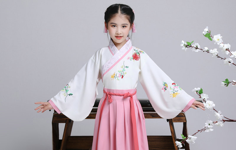 ɳ����ɫ���ˮ�������� ��ɫѡ�񱳺�ķ�ˮ���