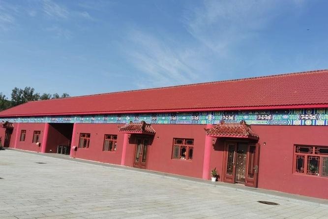 �����վ�ĵ���Ů��Ա