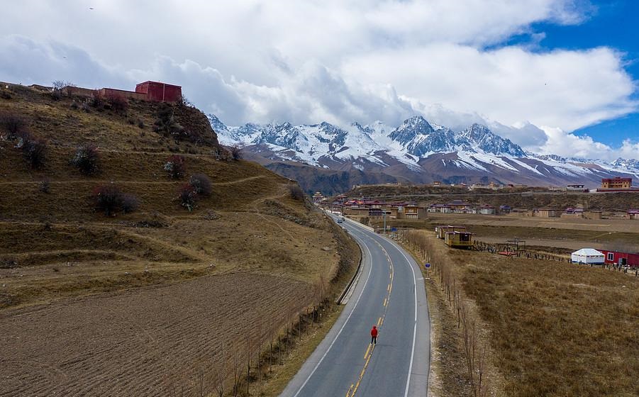 ���һ�ͬ��ͬ�ջ�Ӱ����ҵ�ɾ͵�δ����չ(���һ�ͬ��ͬ�յ���ϲ�ǰ�ʾ��ҵ�ĳɰ�֮·)