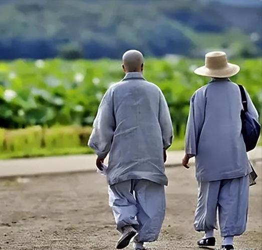 ��ͷ������ָ�����Ǳ���