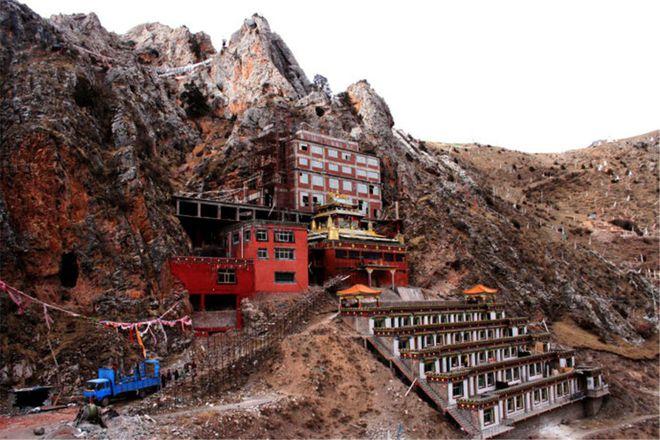 ��ɫ�Ľ��ɻҰ��Ľ�ָ��˭